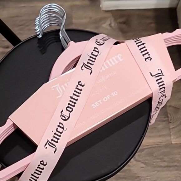 Juicy Couture Home Set Of 10 Notched Shoulder Space Saving Hangers - Picture 3 of 4